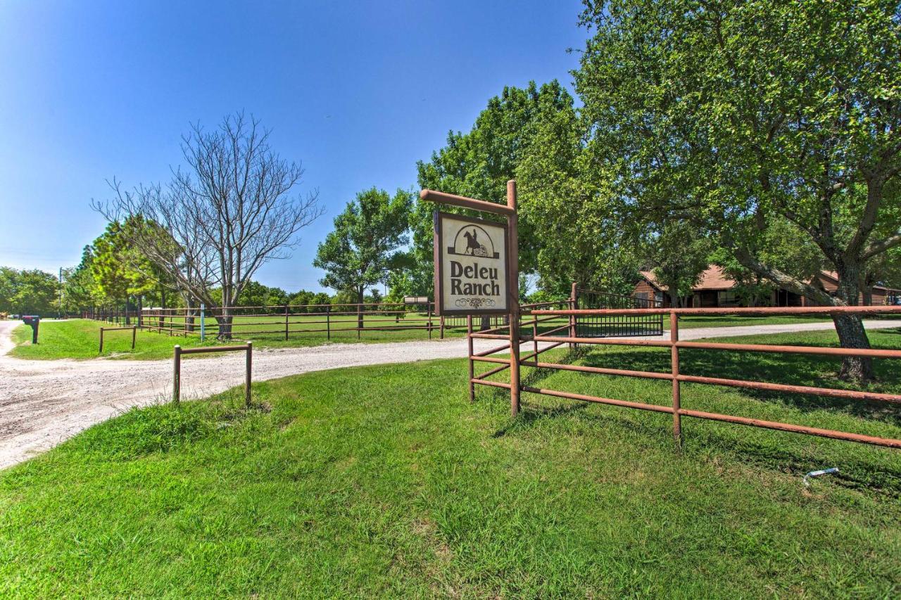 Texas Cabin On 130 Acres Walk To Lake Ray Roberts Collinsville Exterior photo