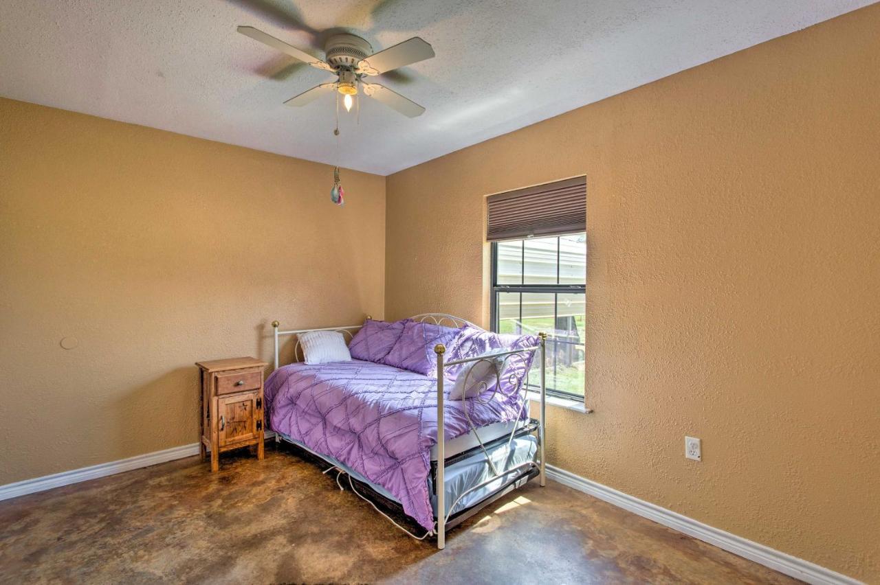 Texas Cabin On 130 Acres Walk To Lake Ray Roberts Collinsville Exterior photo