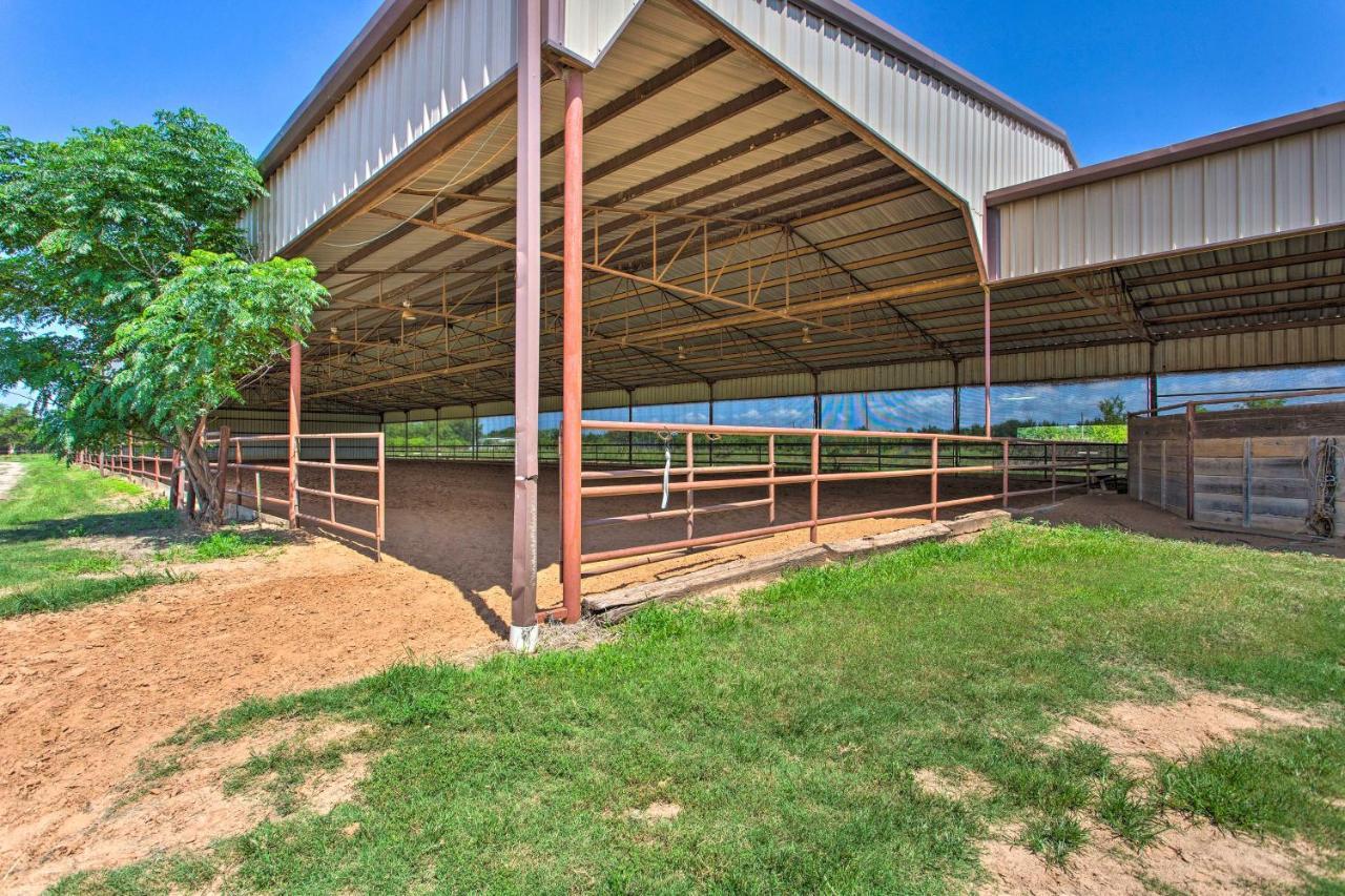 Texas Cabin On 130 Acres Walk To Lake Ray Roberts Collinsville Exterior photo